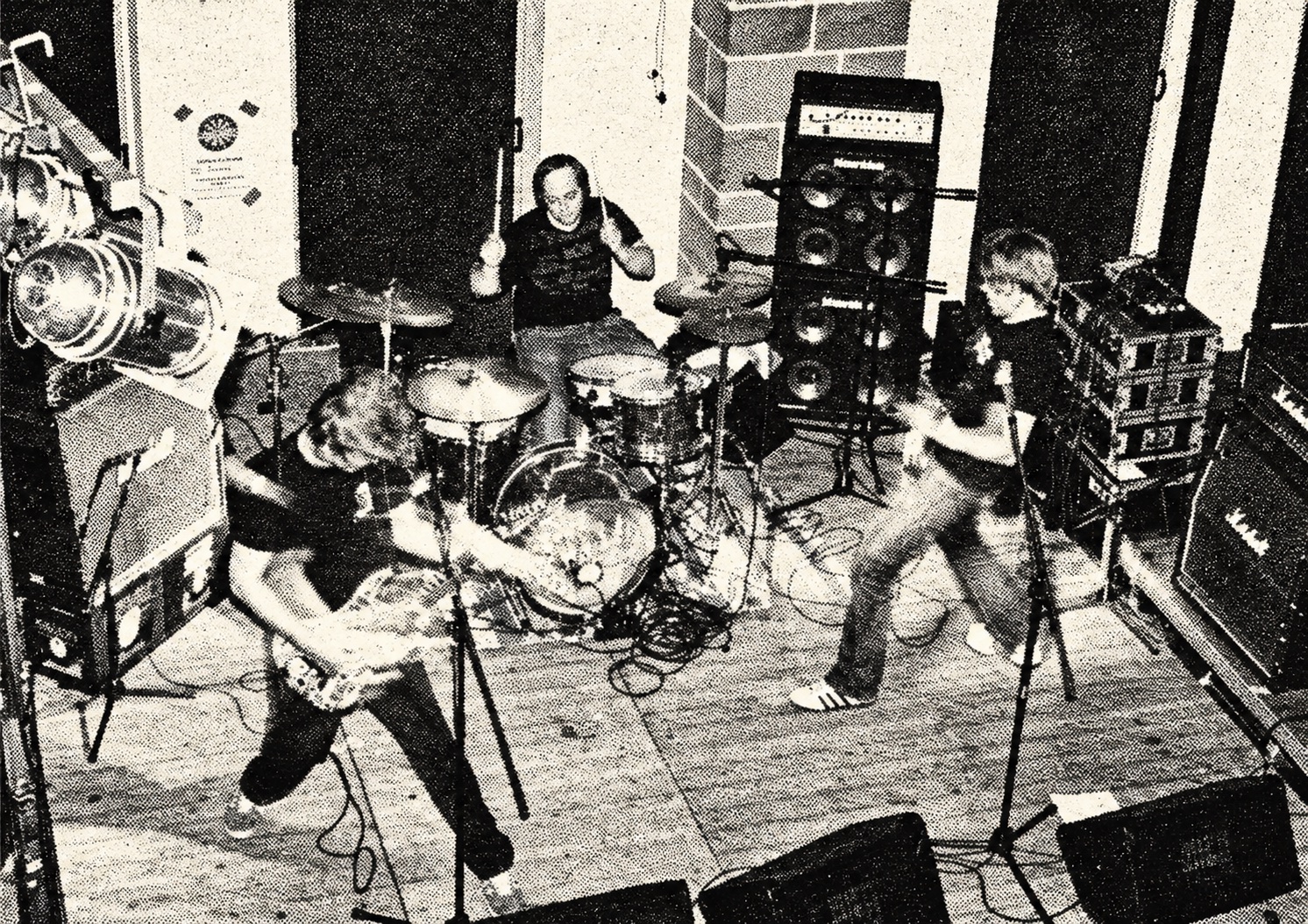 Jumpin' Juice performing, viewed from above — black-and-white halftone