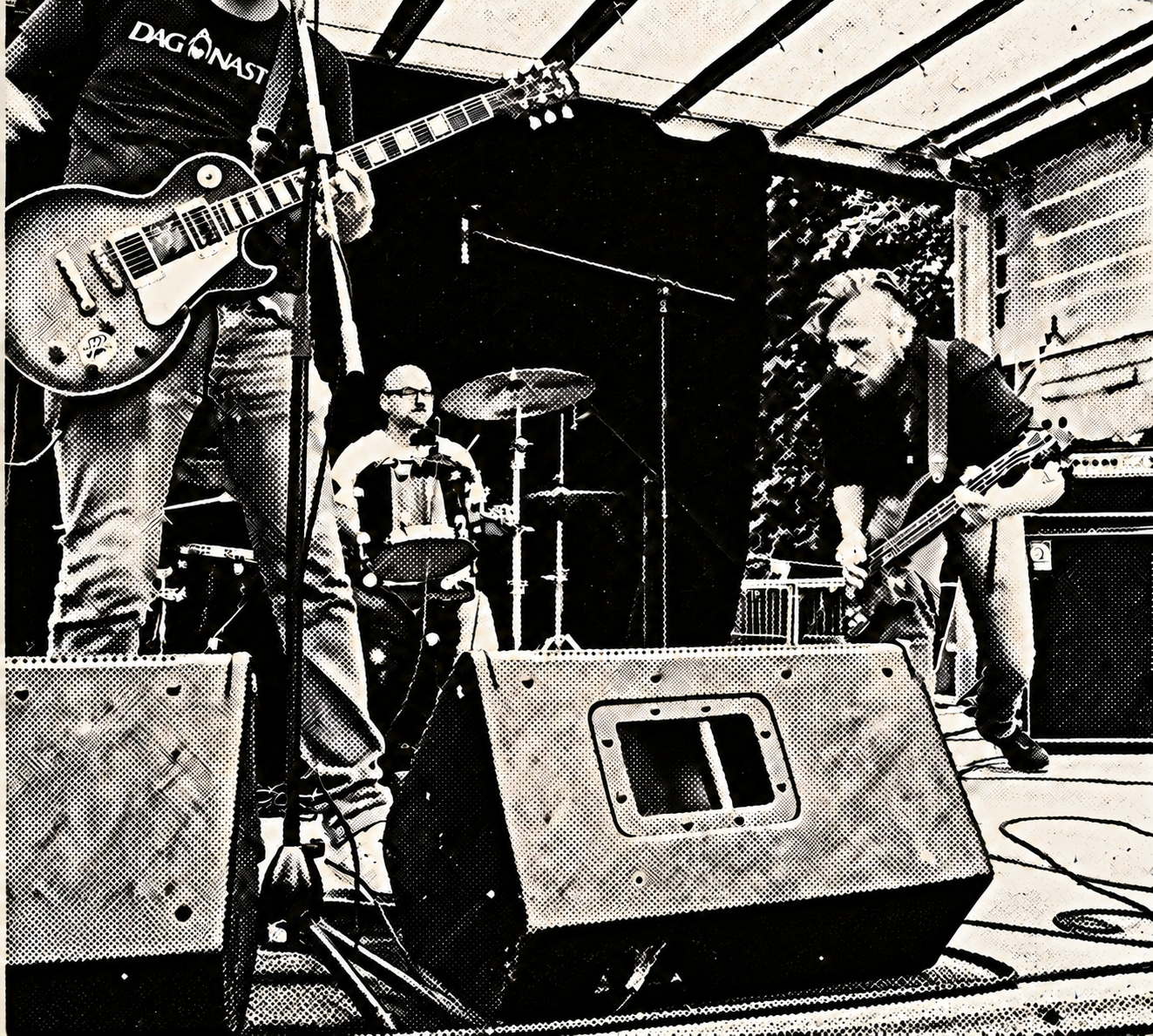 Jumpin' Juice at Peesten Openair 2015 — black-and-white halftone